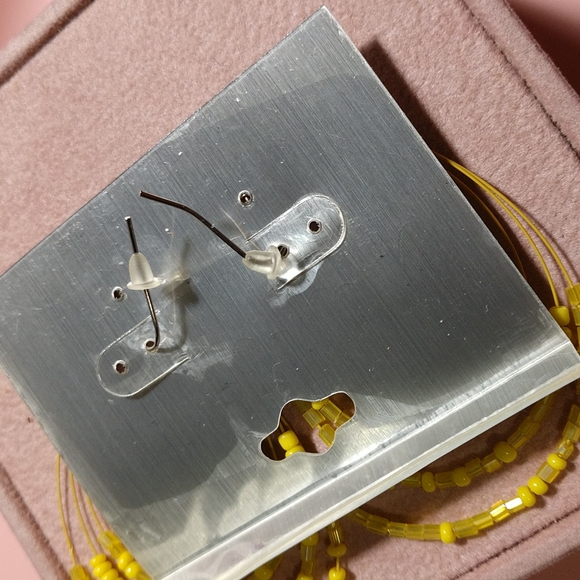 🎯.🎯Yellow Beaded Earrings Dangling French Wires 3" NWT - Picture 4 of 5